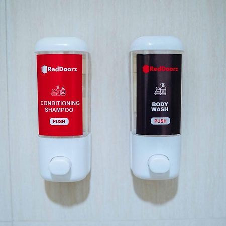 Reddoorz At Bel Air Soho Suites Макати Экстерьер фото