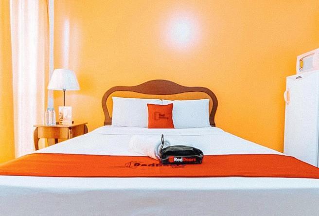 Reddoorz At Bel Air Soho Suites Макати Экстерьер фото