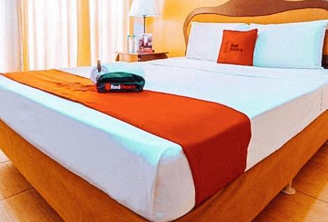 Reddoorz At Bel Air Soho Suites Макати Экстерьер фото
