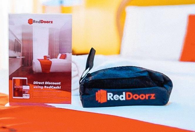 Reddoorz At Bel Air Soho Suites Макати Экстерьер фото