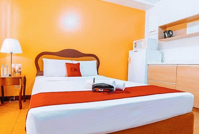Reddoorz At Bel Air Soho Suites Макати Экстерьер фото