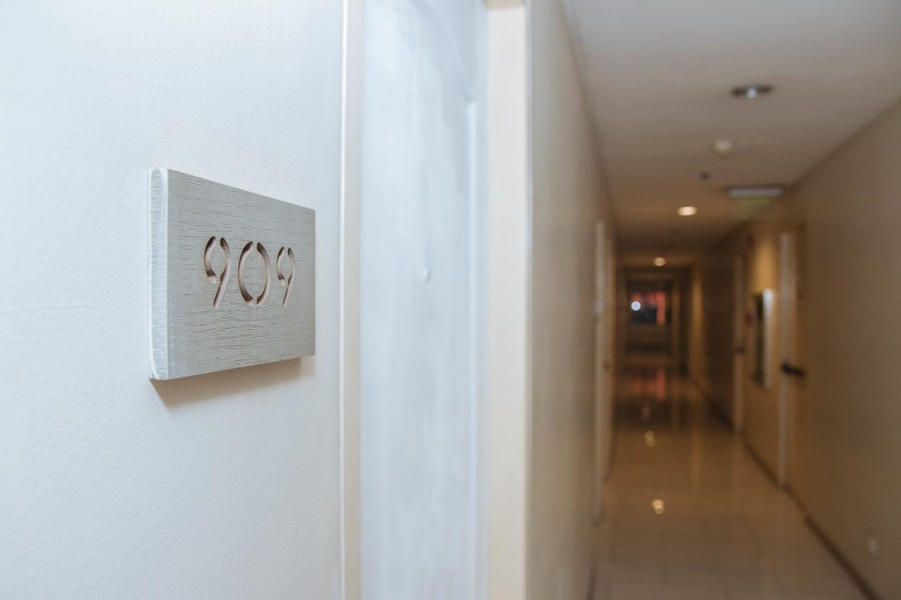 Reddoorz At Bel Air Soho Suites Макати Экстерьер фото