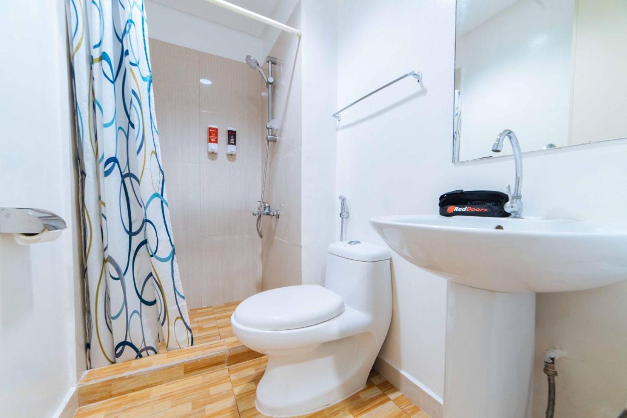 Reddoorz At Bel Air Soho Suites Макати Экстерьер фото